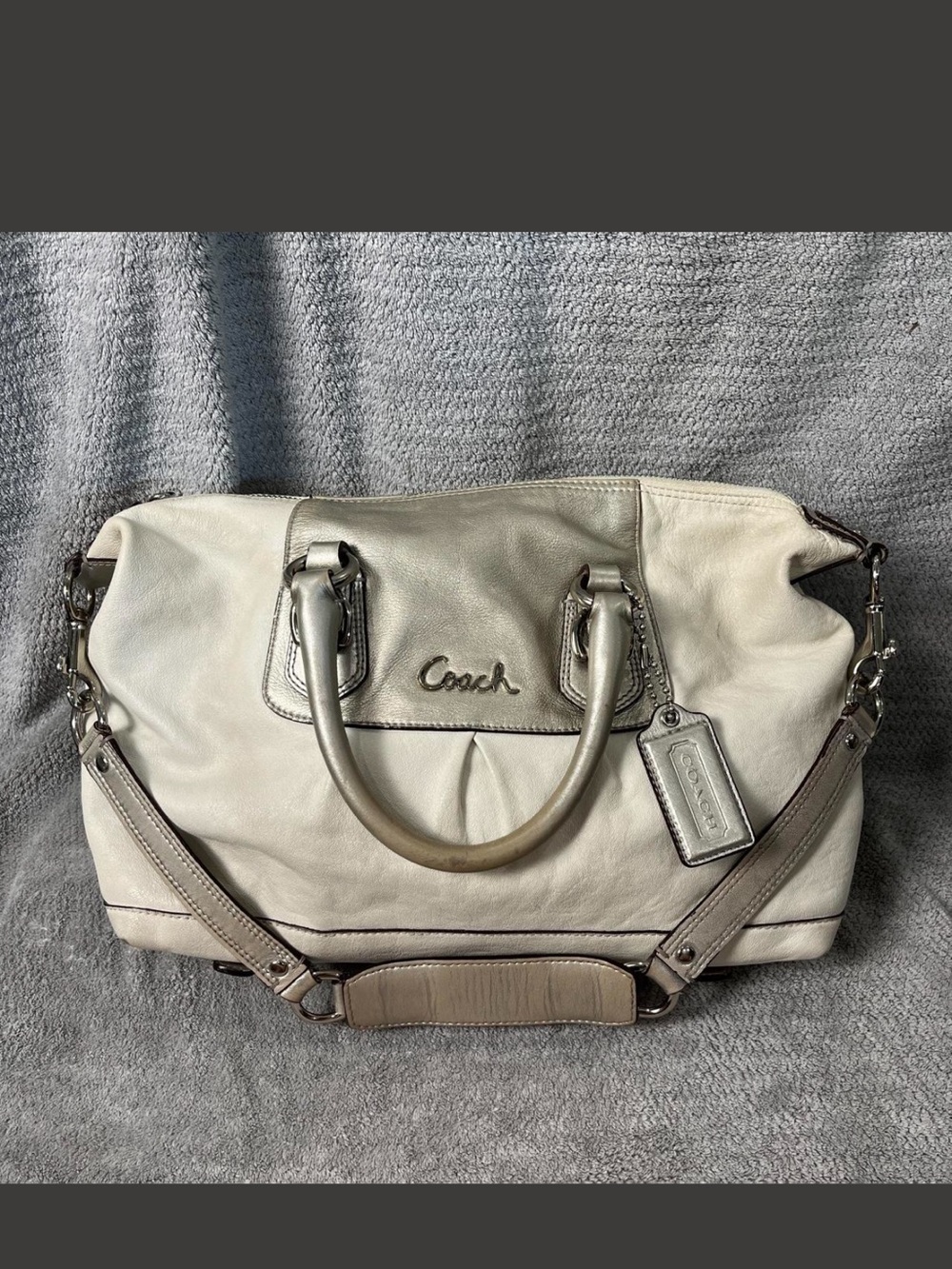 Vintage coach Ashley f15446 cream and silver with hang tag